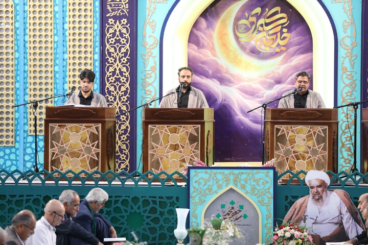 تصاویر/ آیین ترتیل خوانی قرآن کریم در امامزاده سید جعفر(ع) محمد استان یزد