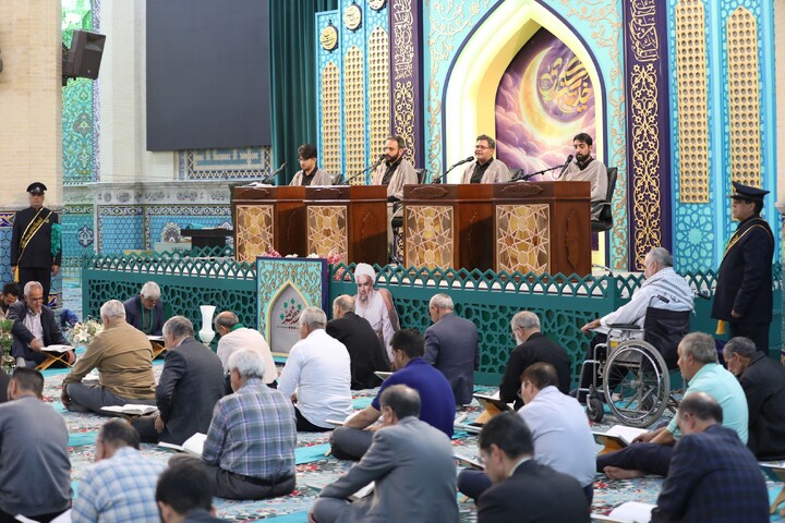 تصاویر/ آیین ترتیل خوانی قرآن کریم در امامزاده سید جعفر(ع) محمد استان یزد