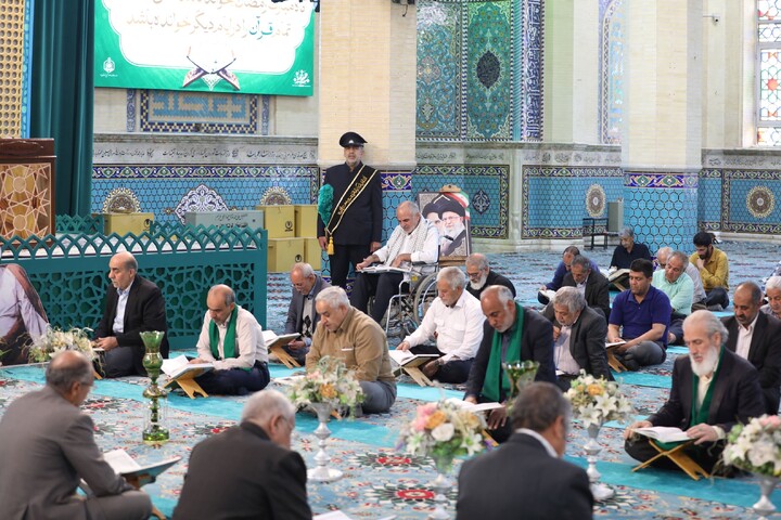 تصاویر/ آیین ترتیل خوانی قرآن کریم در امامزاده سید جعفر(ع) محمد استان یزد