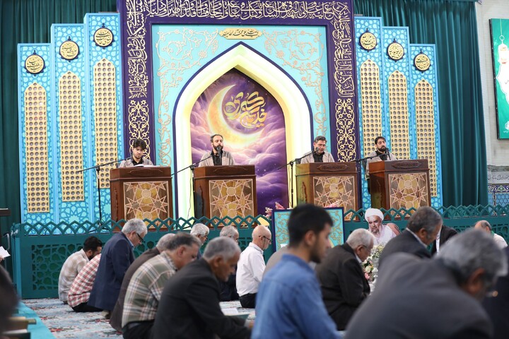 تصاویر/ آیین ترتیل خوانی قرآن کریم در امامزاده سید جعفر(ع) محمد استان یزد