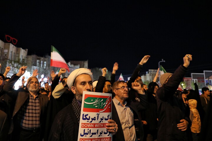 تصاویر/ اجتماع لبیک یا خامنه‌ای در میدان توحید قم