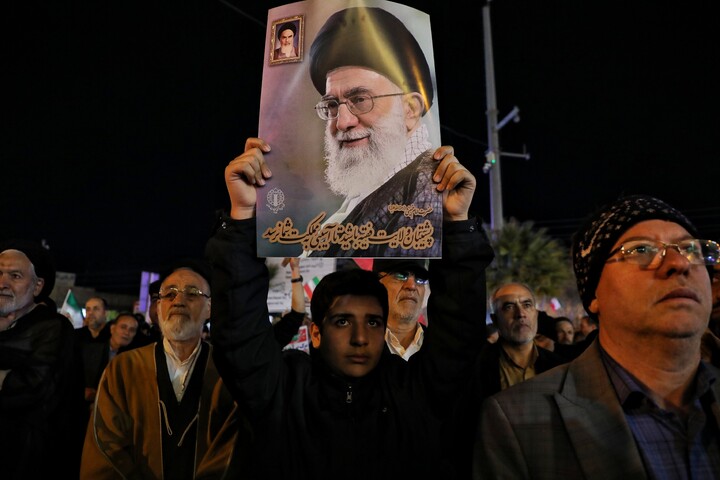 تصاویر/ اجتماع لبیک یا خامنه‌ای در میدان توحید قم