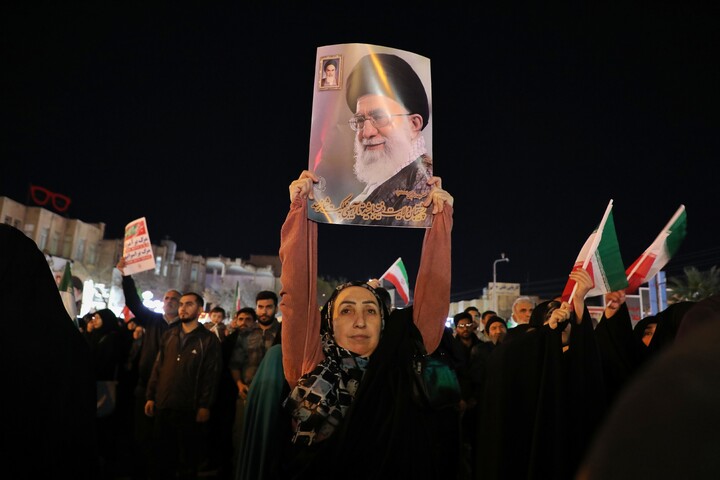 تصاویر/ اجتماع لبیک یا خامنه‌ای در میدان توحید قم