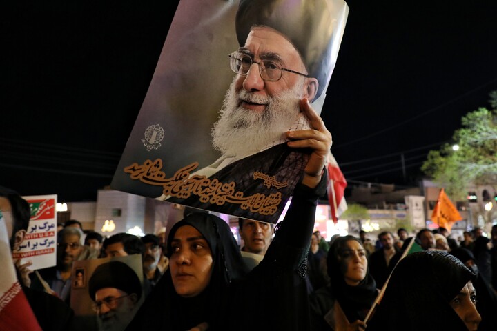 تصاویر/ اجتماع لبیک یا خامنه‌ای در میدان توحید قم