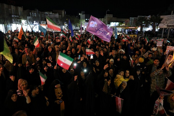 تصاویر/ اجتماع لبیک یا خامنه‌ای در میدان توحید قم