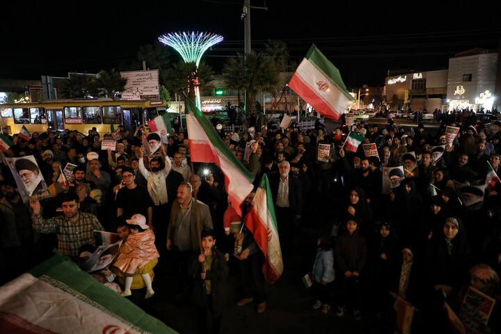 تصاویر/ اجتماع لبیک یا خامنه‌ای در میدان توحید قم