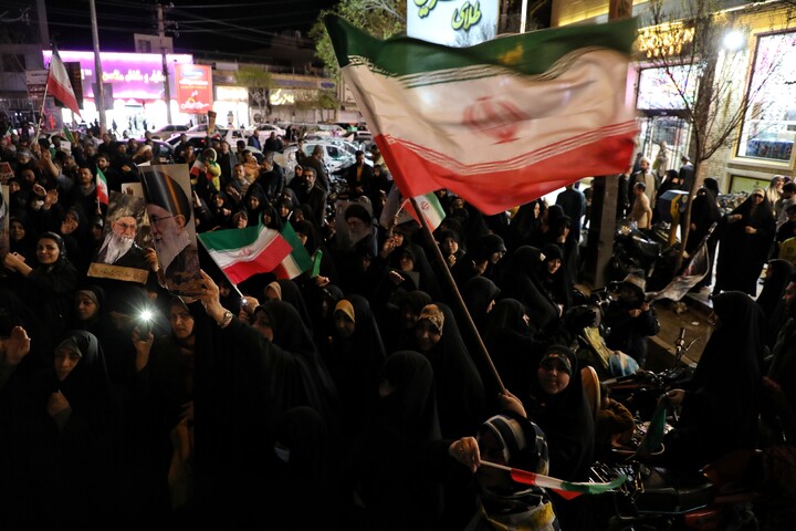 تصاویر/ اجتماع لبیک یا خامنه‌ای در میدان توحید قم