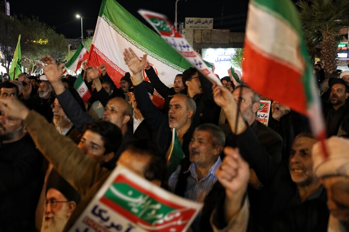 تصاویر/ اجتماع لبیک یا خامنه‌ای در میدان توحید قم