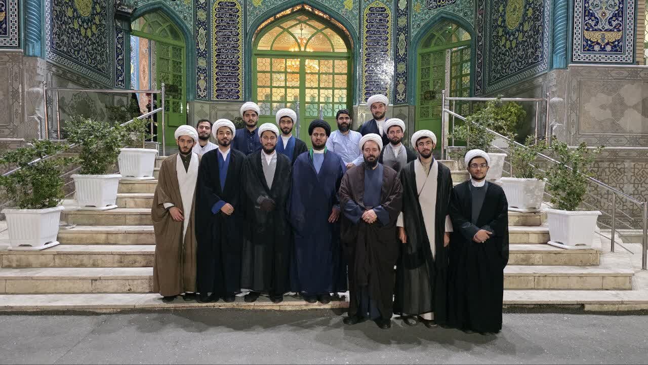 نشست مدیریت آستان امامزاده صالح (ع) فرحزاد با طلاب جهادی و مبلغان منطقه ۲