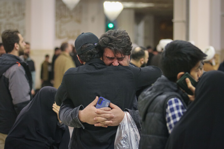 تصاویر | حال و هوای حرم حضرت معصومه سلام الله علیها پس از اعلام شهادت رهبر معظم انقلاب