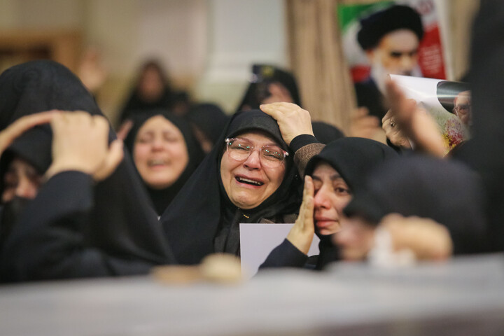 تصاویر | تجمع سوگوارن رهبر شهید انقلاب در حرم حضرت معصومه سلام الله علیها