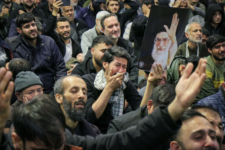 تصاویر | تجمع سوگوارن رهبر شهید انقلاب در حرم حضرت معصومه سلام الله علیها
