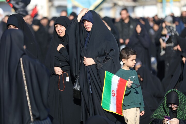 تصاویر | تجمع سوگوارن رهبر شهید انقلاب در استان یزد
