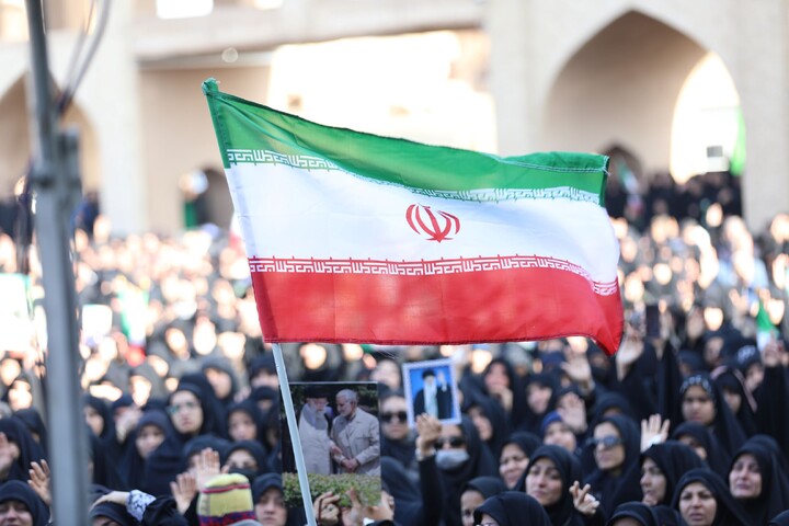 تصاویر | تجمع سوگوارن رهبر شهید انقلاب در استان یزد