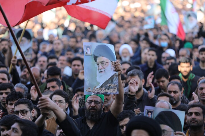 تصاویر | تجمع سوگوارن رهبر شهید انقلاب در استان یزد