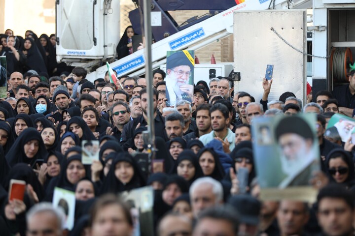 تصاویر | تجمع سوگوارن رهبر شهید انقلاب در استان یزد