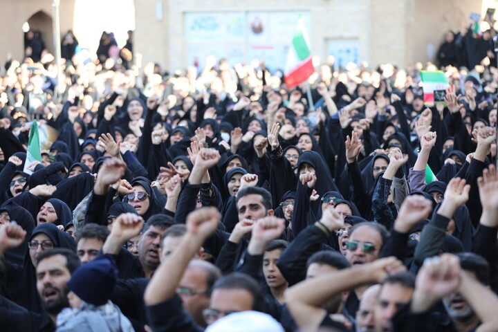تصاویر | تجمع سوگوارن رهبر شهید انقلاب در استان یزد