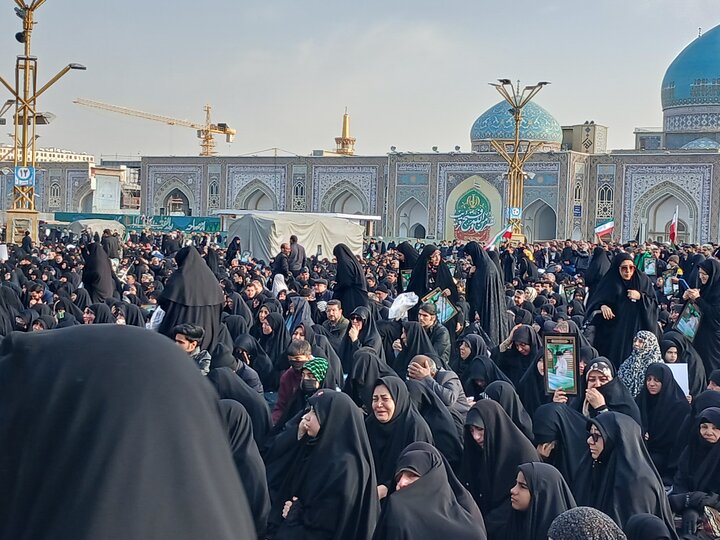 تصاویر/ اجتماع و سوگواری زائران ومجاوران در حرم رضوی