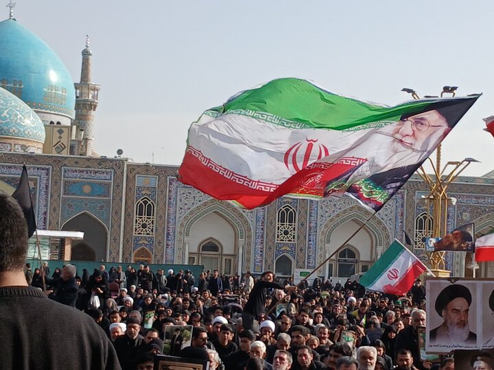 تصاویر/ اجتماع و سوگواری زائران ومجاوران در حرم رضوی
