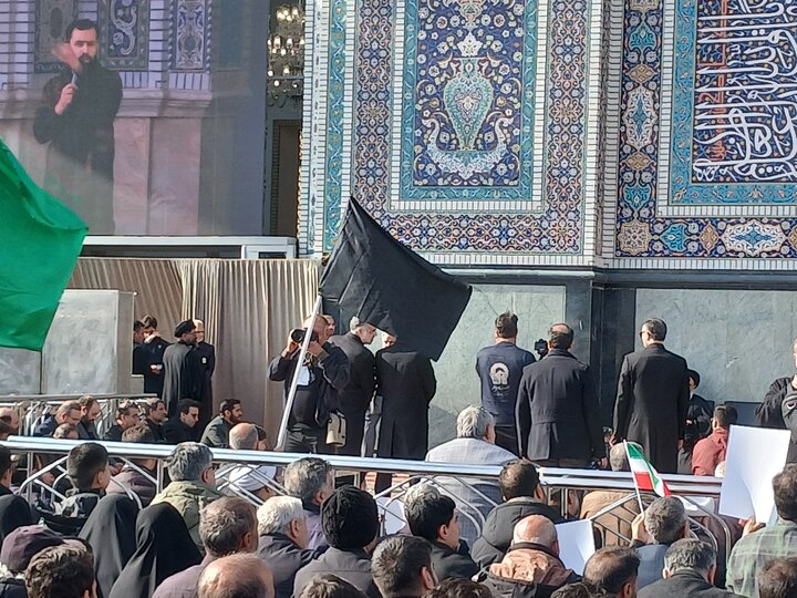 تصاویر/ اجتماع و سوگواری زائران ومجاوران در حرم رضوی