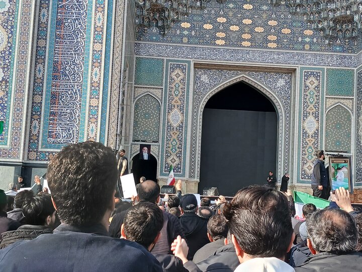 تصاویر/ اجتماع و سوگواری زائران ومجاوران در حرم رضوی