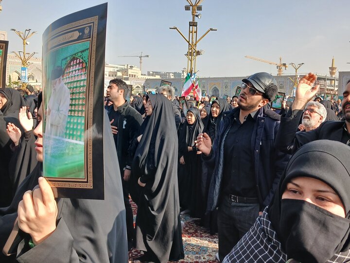 تصاویر/ اجتماع و سوگواری زائران ومجاوران در حرم رضوی