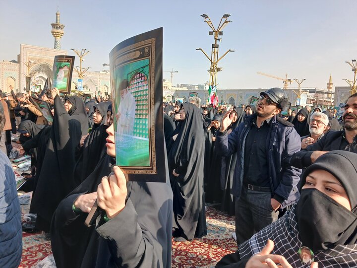 تصاویر/ اجتماع و سوگواری زائران ومجاوران در حرم رضوی