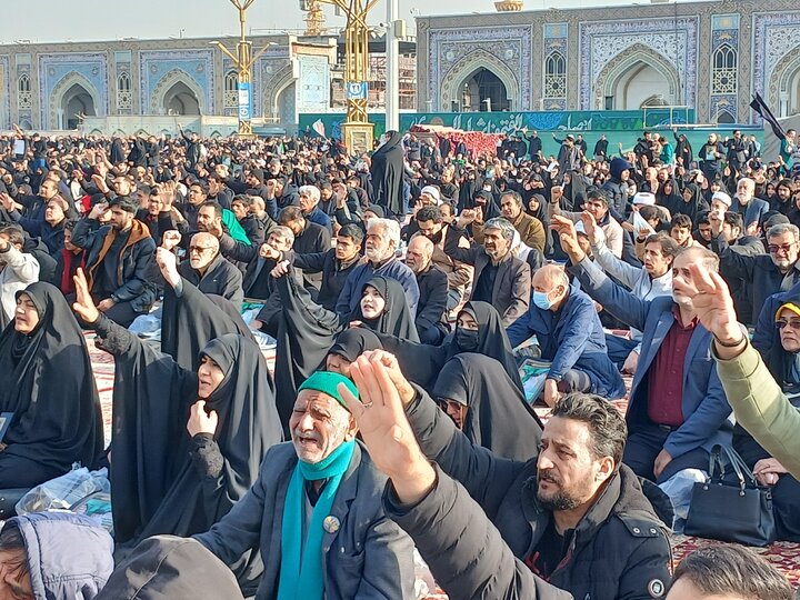 تصاویر/ اجتماع و سوگواری زائران ومجاوران در حرم رضوی