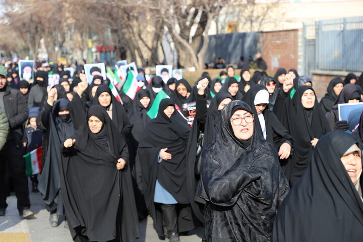 تصاویر / سوگواری مردم تبریز در پی شهادت رهبر انقلاب