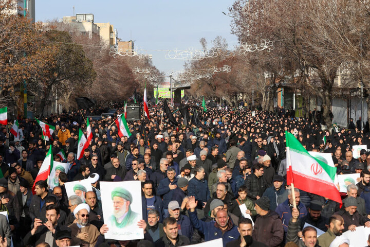 تصاویر / سوگواری مردم تبریز در پی شهادت رهبر انقلاب
