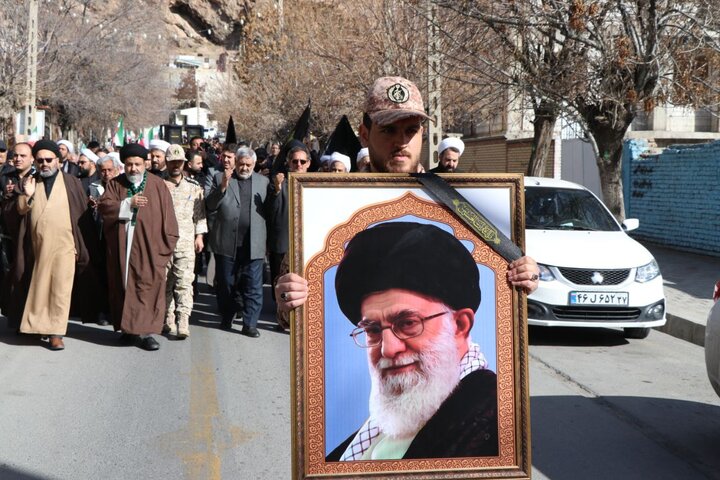 تصاویر / عزاداری خیابانی مردم شهرستان ماکو در پی شهادت قائد امت، حضرت آیت الله العظمی امام خامنه ای ( قدس سره)