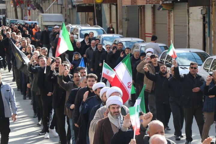 تصاویر / عزاداری خیابانی مردم شهرستان ماکو در پی شهادت قائد امت، حضرت آیت الله العظمی امام خامنه ای ( قدس سره)