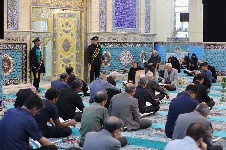 تصاویر/ آیین ترتیل خوانی قرآن کریم در امامزاده سید جعفر(ع) محمد استان یزد