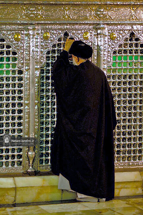 تصاویری از حضور و زیارت شهید آیت‌الله خامنه‌ای در حرم حضرت معصومه (س)