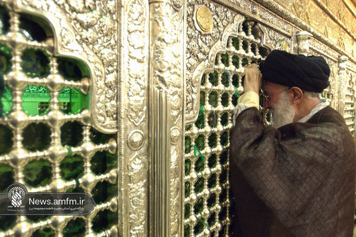 تصاویری از حضور و زیارت شهید آیت‌الله خامنه‌ای در حرم حضرت معصومه (س)