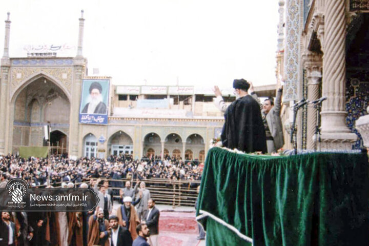 تصاویری از حضور و زیارت شهید آیت‌الله خامنه‌ای در حرم حضرت معصومه (س)