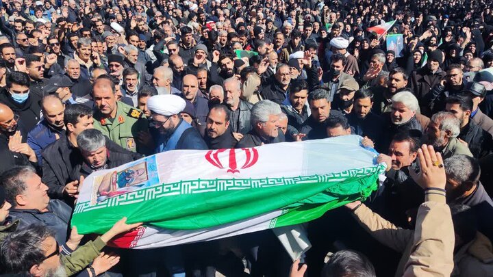 تصاویر/مراسم عزاداری شهادت رهبر فرزانه انقلاب و تشییع پیکر شهدای قروه