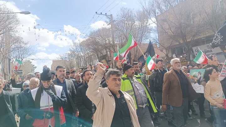 تصاویر/محکومیت اقدامات تروریستی آمریکا و اسرائیل در پی به شهادت رساندن رهبر انقلاب در دلیجان