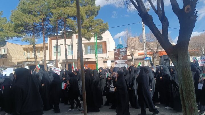 تصاویر/محکومیت اقدامات تروریستی آمریکا و اسرائیل در پی به شهادت رساندن رهبر انقلاب در دلیجان