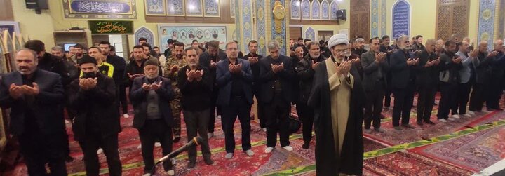 تصاویر / تجمع مردم داغدار در مسجد جامع شهر قهاوند