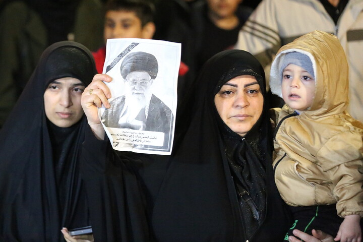 تصاویر/ تجمع سوگوارن رهبر شهید انقلاب در میدان توحید قم