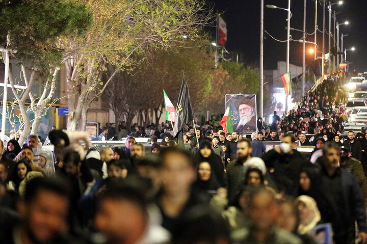 تصاویر/ تجمع سوگوارن رهبر شهید انقلاب در میدان توحید قم