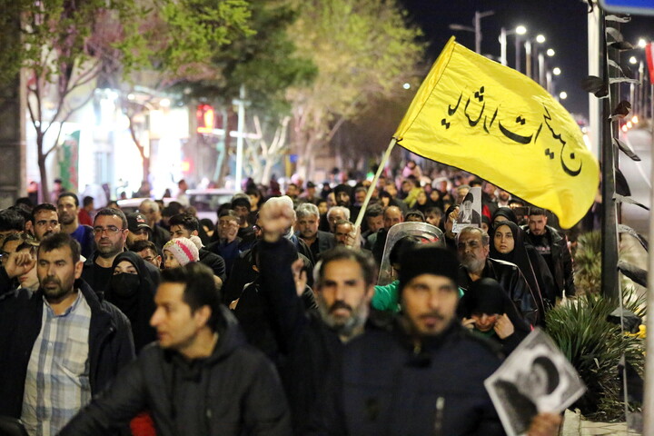 تصاویر/ تجمع سوگوارن رهبر شهید انقلاب در میدان توحید قم