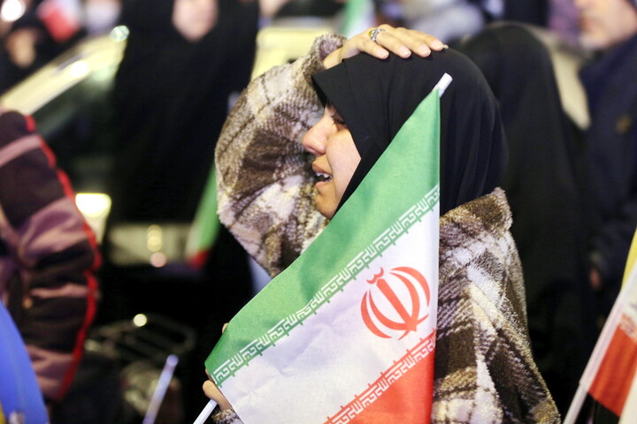 تصاویر/ تجمع سوگوارن رهبر شهید انقلاب در میدان توحید قم