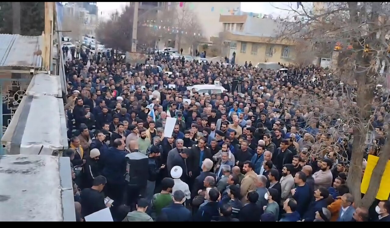 فیلم | بویراحمد غرق در ماتم؛ عزاداری همزمان زنان و مردان یاسوج
