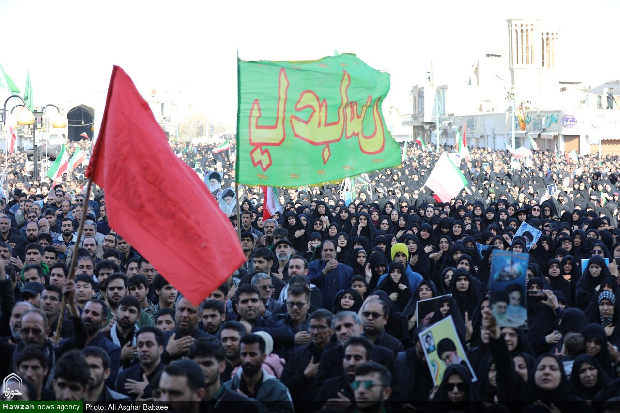 تصاویر/ تجمع سوگوارن رهبر شهید انقلاب در استان یزد