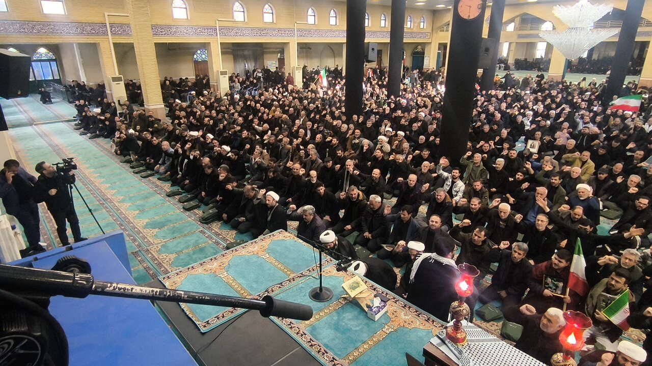 فیلم| تجمع مردم ارومیه در پی شهادت امام خامنه ای