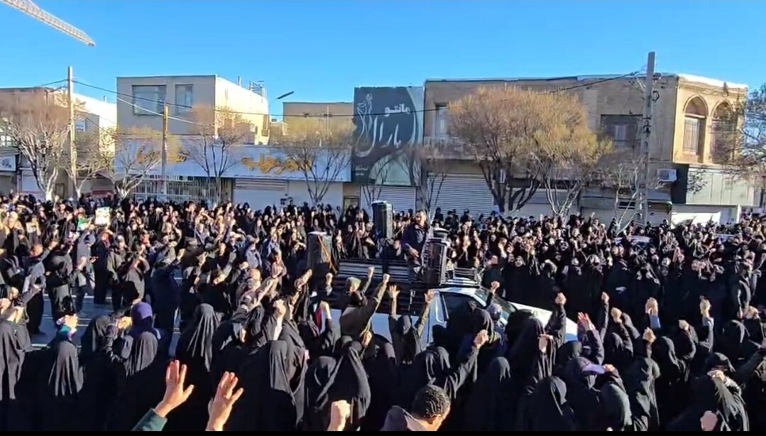 فیلم|اجتماع عاشقان رهبر شهید انقلاب در میدان شهدا اراک