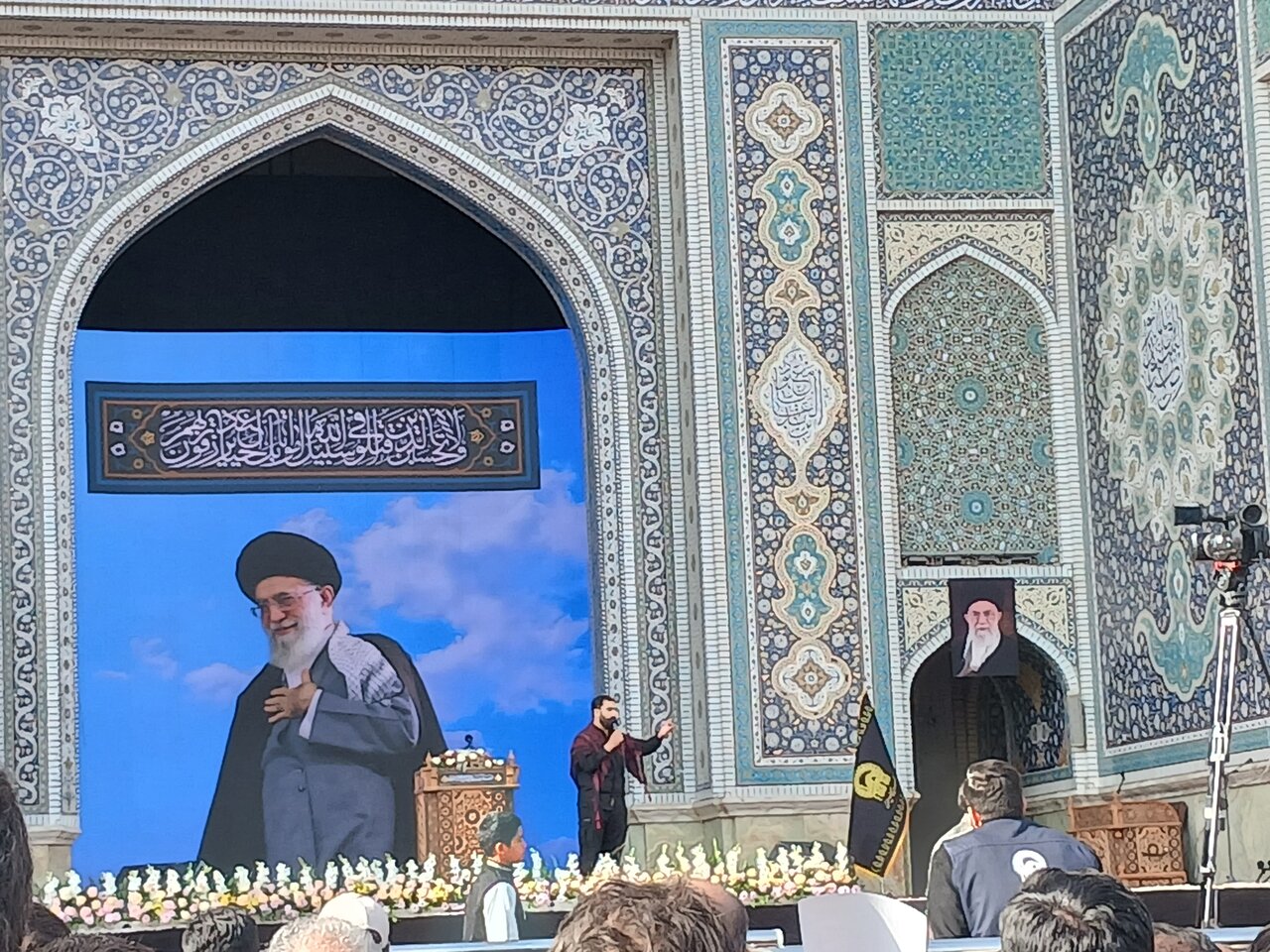 سوگواری زائران و مجاوران حضرت رضا(ع) در شهادت امام خامنه‌ای