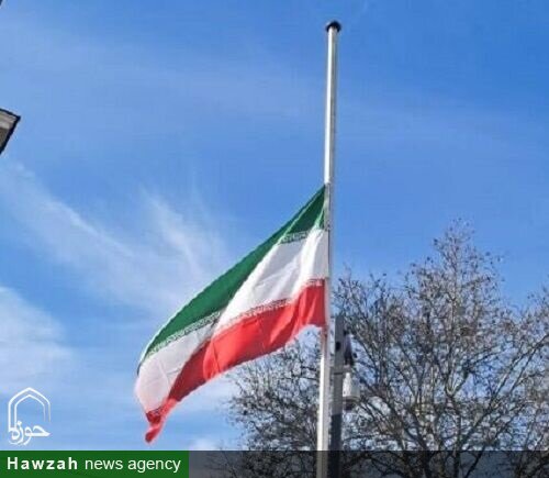 پرچم نمایندگی‌های ایران در اروپا به حالت نیمه برافراشته درآمد